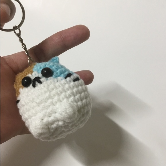 Handmade Brown Crocheted Cat Keychain new - Picture 5 of 5